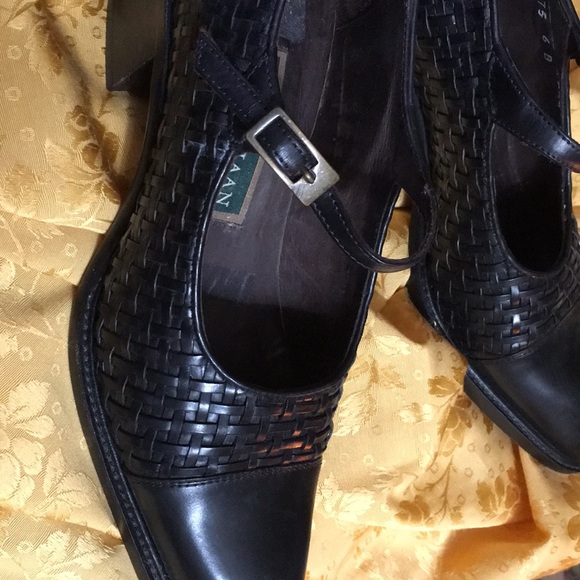 Flats - Picture 3 of 3